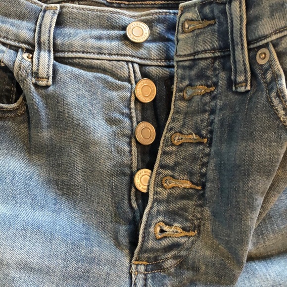 Lucky brand High rise Bridgette 
Button closure 
Size 6
Mid wash - Picture 6 of 8